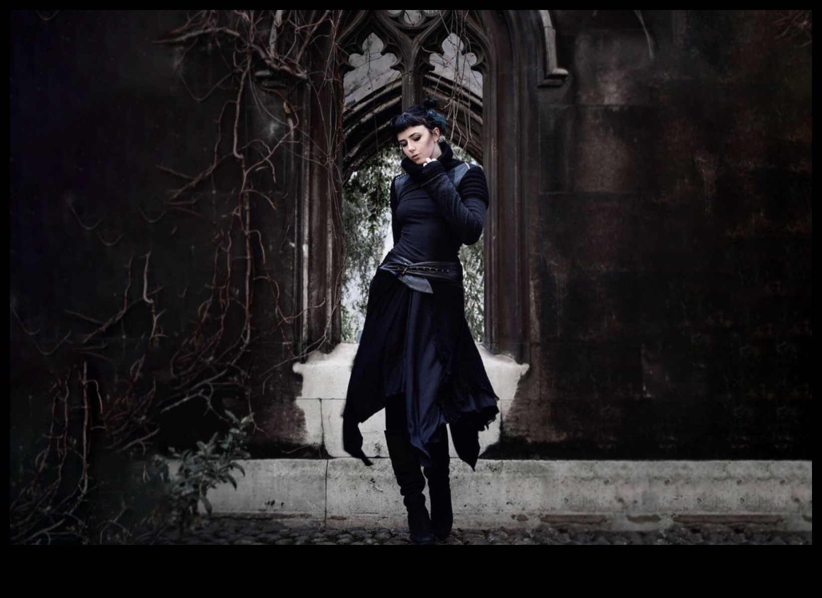 Dressy Darks: רעיונות תלבושות אלגנטיות בגוונים עמוקים וכהים