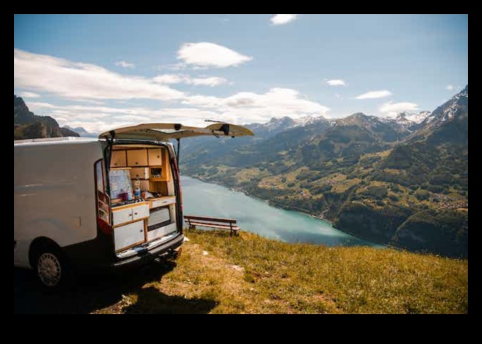 נוודים עירוניים: חובקת חיים ואן בנופים עירוניים
