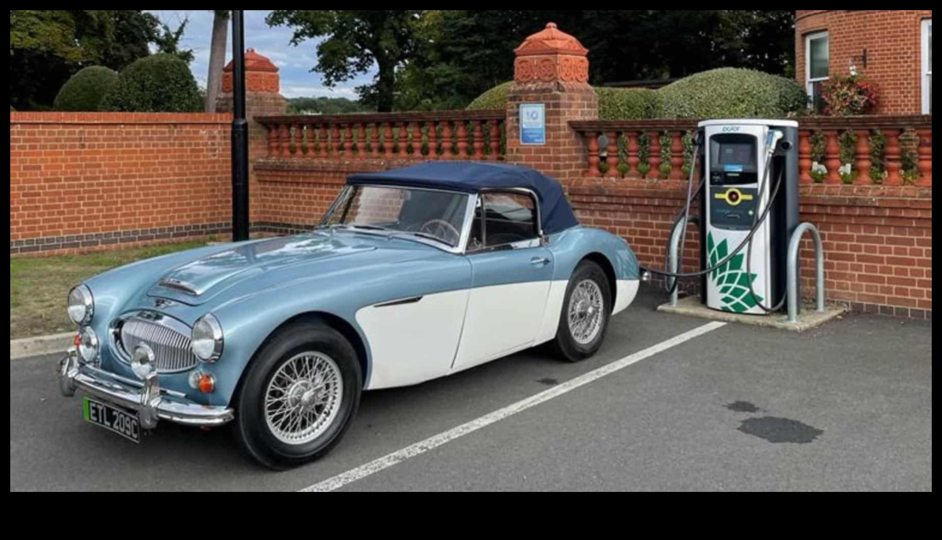 קלאסיקות חשמליות: החייאה וחגיגה של רכבי וינטג' חשמליים