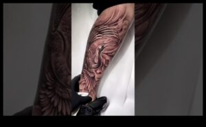 כרוניקות דיו: נרטיבים מעוצבים בקעקועים מפוסלים