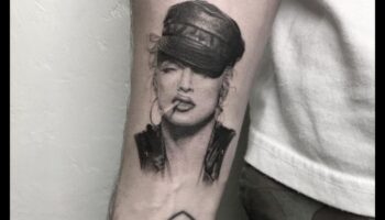 יצירות מופת מיקרו: אומנות בדיו מינימליסטי עדין