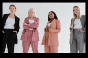 לבוש כוח: רעיונות תלבושות נועזים ומקצועיים להצלחה