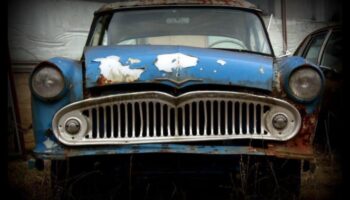 אלגנטיות וינטג': הפיתוי המתמשך של מכוניות קלאסיות