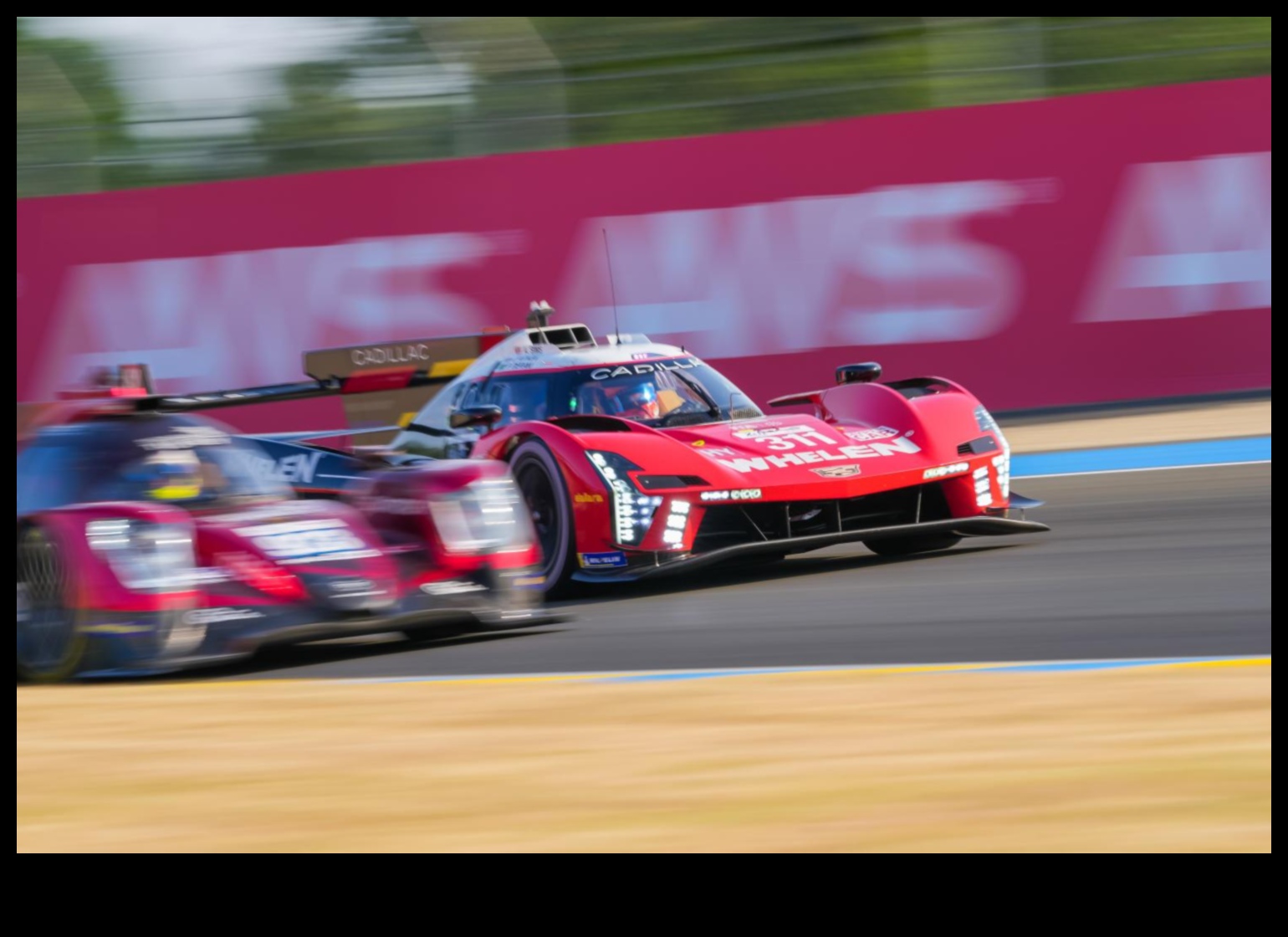 הסימפוניה של מנועי מכוניות ספורט בפעולה סיור דרך המסלול בצלילי המהירות 1 מנגינות המסלול: הסימפוניה של מנועי מכוניות ספורט בפעולה