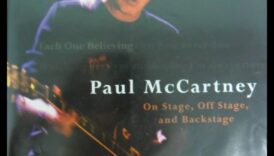 Backstage Chronicles: סיפורים שסופרו על הקנבס הגדול שלך