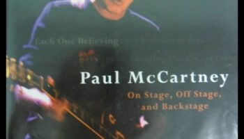 Backstage Chronicles: סיפורים שסופרו על הקנבס הגדול שלך