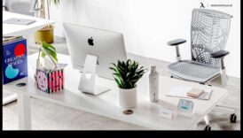 עיצוב שולחני מחשב נייד: אביזרים ליצירת סביבת עבודה פרודוקטיבית